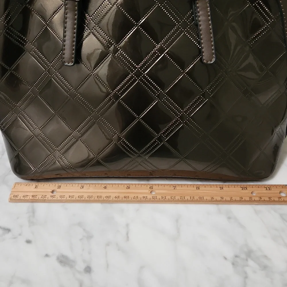 Pretty brown vinyl purse in very good condition by David Jones. - Picture 7 of 9
